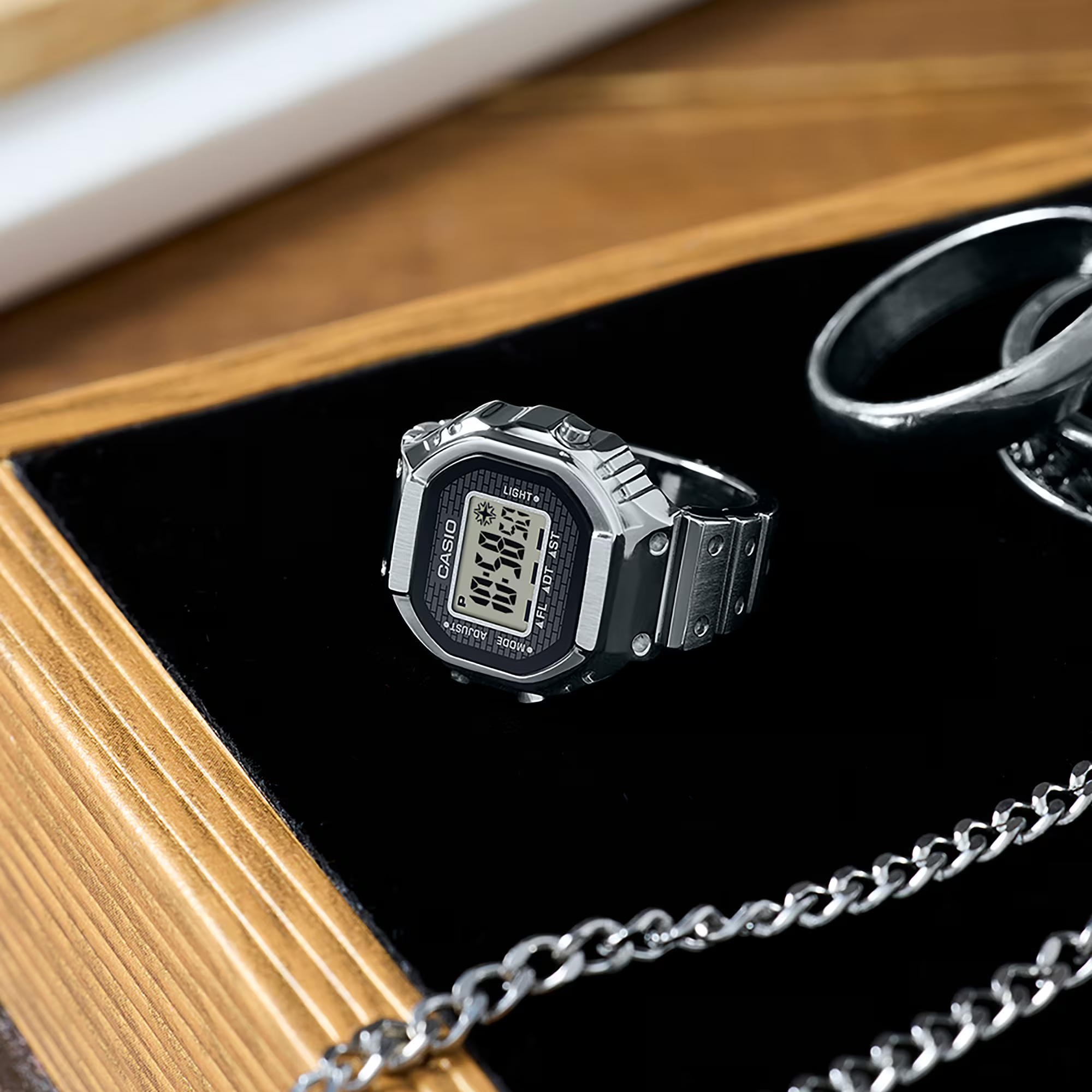 Casio Mini-Ringuhr CRW-001-1ER